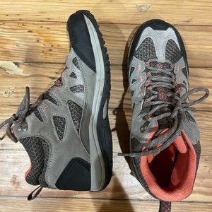 Barely worn Merrell hiking boots, size 9